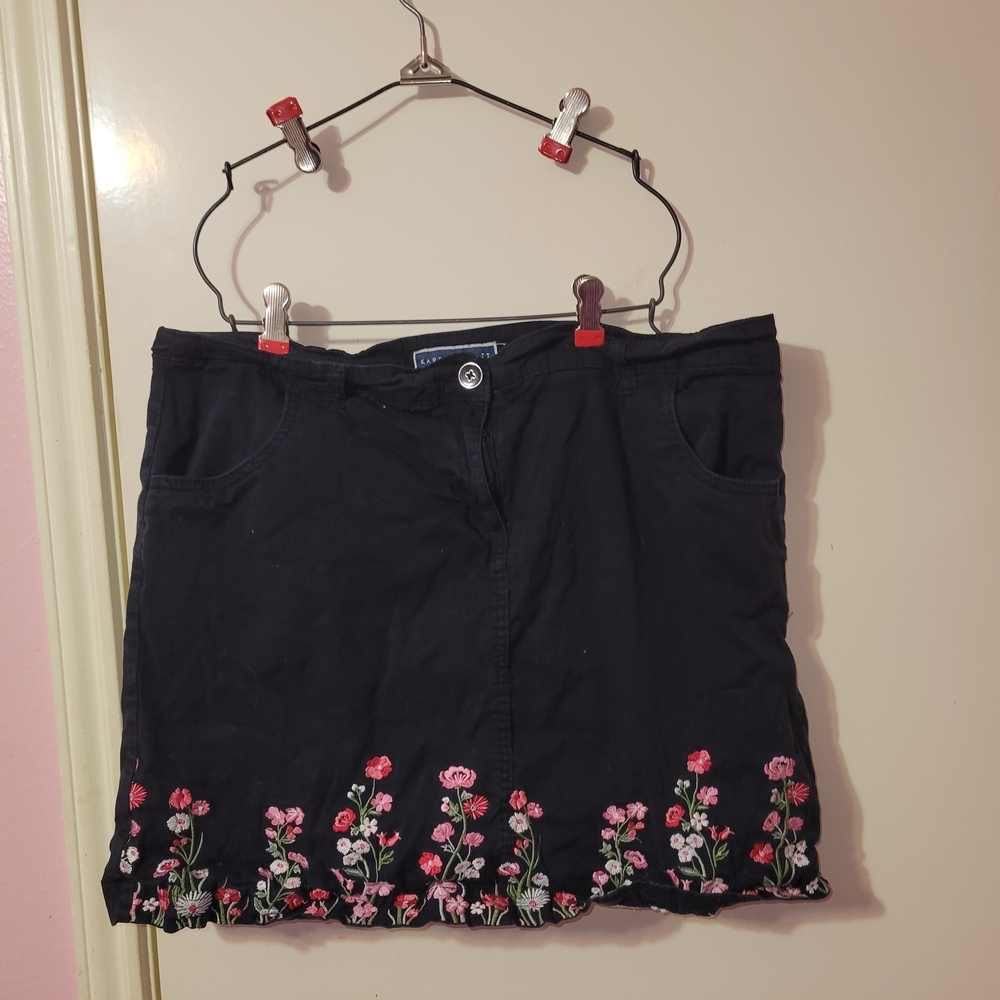 Karen Scott Black Floral-Embroidered Skirt/Skorts